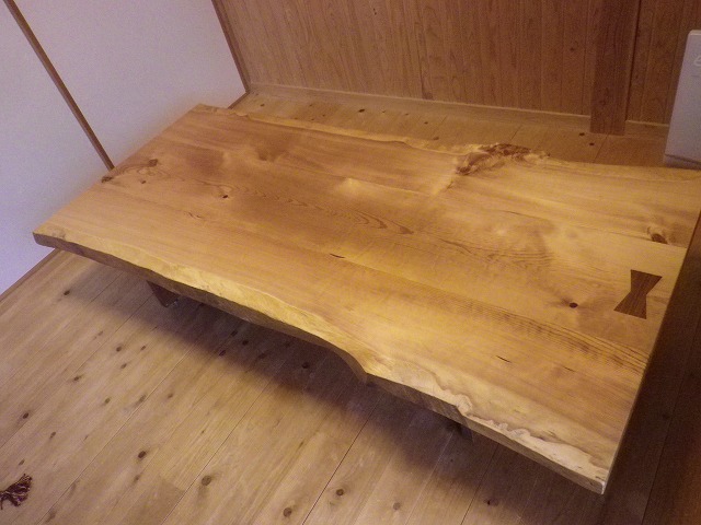 松の木の座卓の修理です。