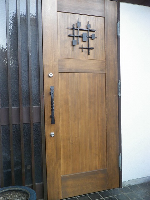 この扉ではハンドメイドのアイアンにこだわりました。