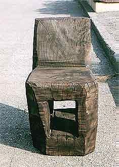 チェンソーで作った椅子
