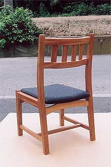 マホガニーの椅子