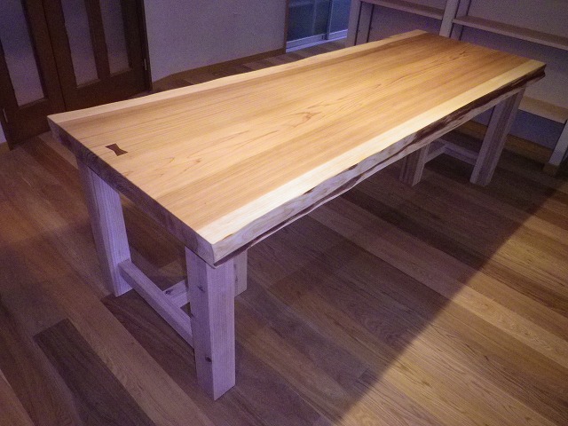 秋田杉の一枚テーブル
