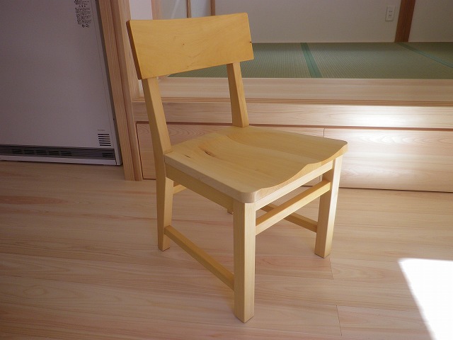 カヤの木の椅子